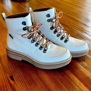 Teva Midform Boots - like NEW - worn once